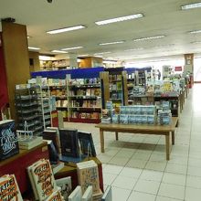 セブでは有名な大きな書店です