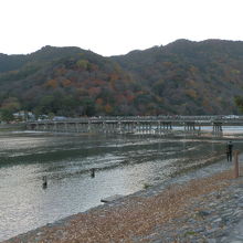 夕闇迫る渡月橋