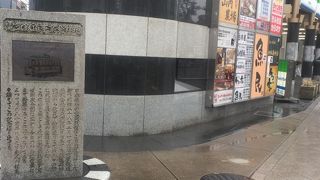 ひっそりと建っていました