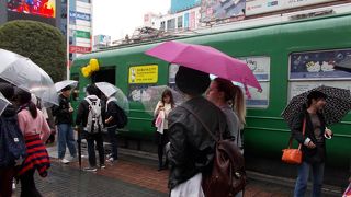 ハチ公と同じ広場にあります。