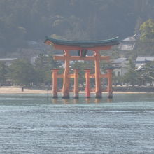 大鳥居に最接近のＪＲ西日本宮島フェリーからの眺望