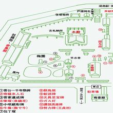 湯島天満宮の境内の中の社殿等の配置図です。宝物殿は、南側です