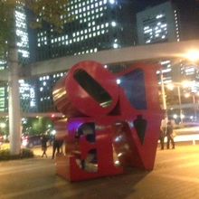 夜景とオブジェの様子