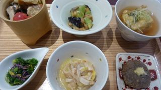 名店の味を手ごろなお値段で