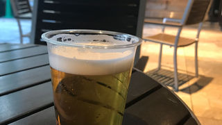 テラス席は気軽にカフェ