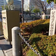 となりは金色の郵便ポスト