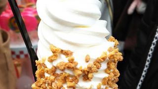 竹下通りのクロッカンシューザクザク