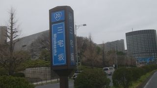 車がひっきりなし