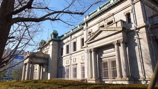 重厚な歴史的建造物