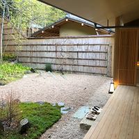 庭園と座敷縁側と露天風呂