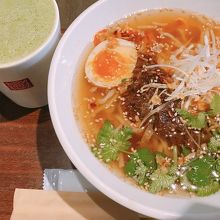麻辣香菜担々麺とタピオカ豆乳抹茶