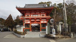 三番札所の金泉寺　新しい仁王門が目印です