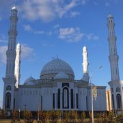 イスラム教国としてのカザフスタンを思い出させてくれる存在