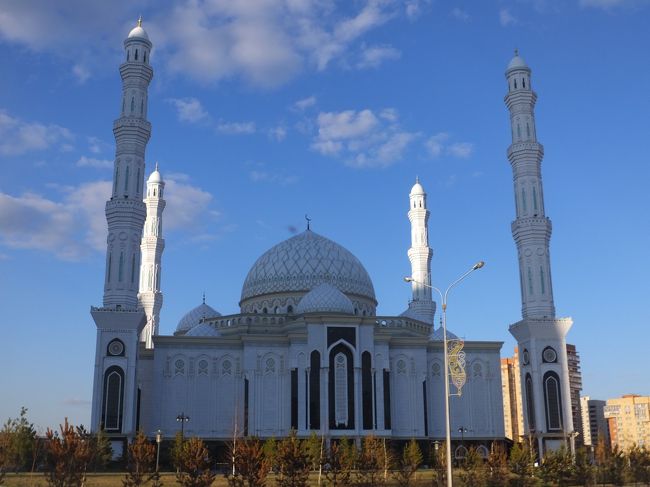 イスラム教国としてのカザフスタンを思い出させてくれる存在