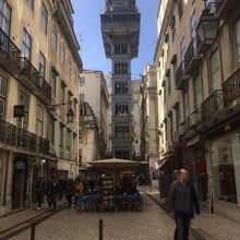 冬でも通りにテラス席を出しているお店が多かったです