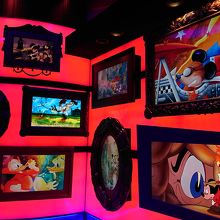 通路のミッキーの絵