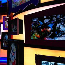 通路のミッキーの絵