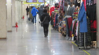 地下鉄駅に隣接