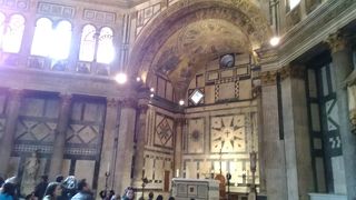 ブロンズとゴールドのインパクト