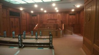 国会議事堂の議場の再現展示が興味深い