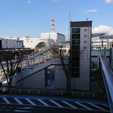 東口を出てすぐ