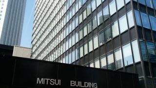 新宿駅西口の三井ビル