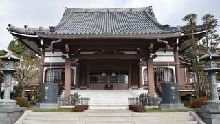 高台で眺めの良いお寺