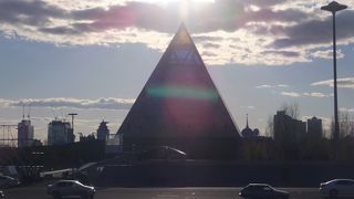 こんな所にピラミッドが！