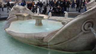 なんてったって，コンドッティ通りへ繰り出す出発点です。