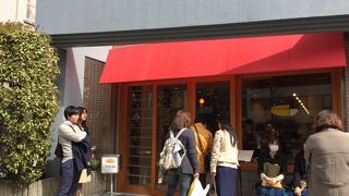 2時間待ちの人気カフェです。