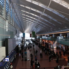 検査場に向かって右側がC,D