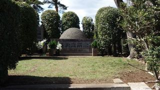 目立つデザインのお墓