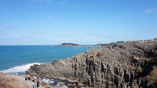 崖の際まで行けます