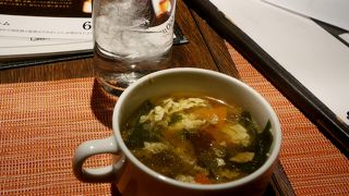 ランチのビールは美味しい．スープもまあまあ．