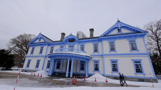 明治の洋館　青い色がとてもひかる良い建物