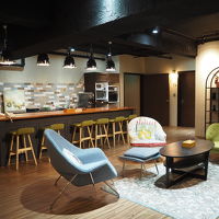 客室フロアのロビー。共有スペース。おしゃれ。