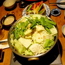 醤油もつ鍋　2人前　2200円