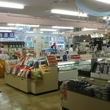 内部のお土産売り場。