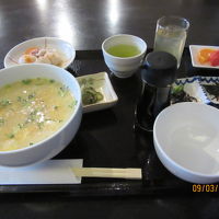 朝食＝ふぐ雑炊大盛り