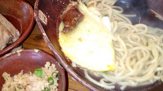 こじんまりとした沖縄そば屋