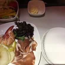 前菜で生ハムメロンならぬ生ハム洋梨をしました。