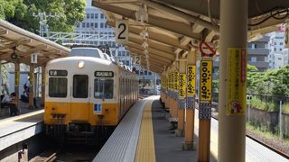 ラインカラーは黄色！港と下町、こんぴらさんを結ぶ