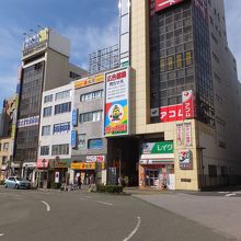 入口を見落とさぬよう。