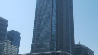 皇居の桜の一般公開で混んでいました