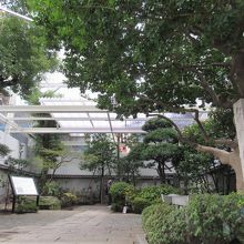 工事塀に囲まれた首塚