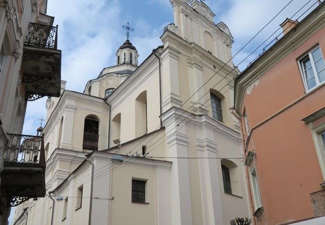 ドミニコヌ通り沿いにあります