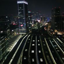 店内より外の夜景を楽しめます