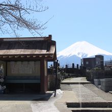 境内から見た富士山