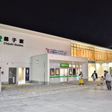 リノベーションされてきれいな駅舎になりました。