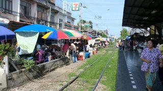 鉄道駅がある。
